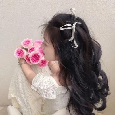 过气明星被曝官宣恋情引爆服务器，一夜之间颁奖礼红毯画面流出