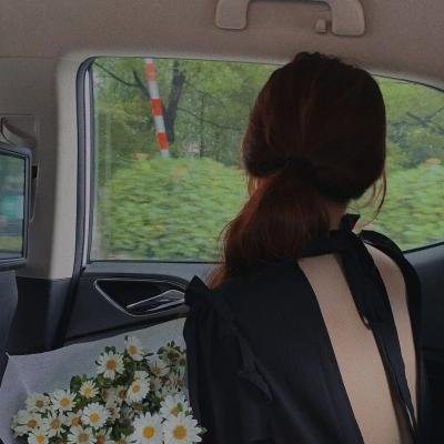 一线女星又出大瓜：素颜现身菜市场，经纪人连夜公关，长达一周